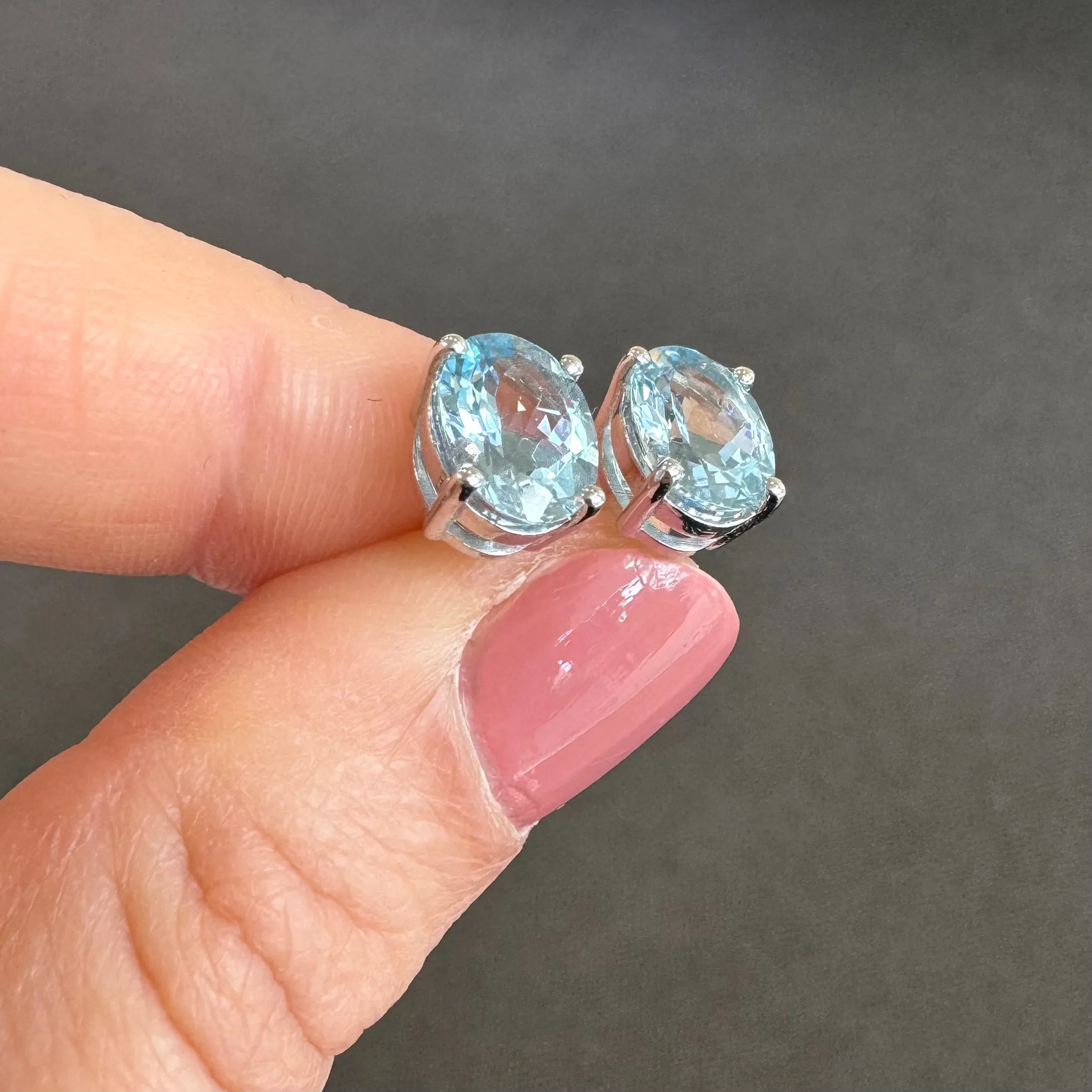 18ct White Gold Oval Aquamarine Stud Earrings