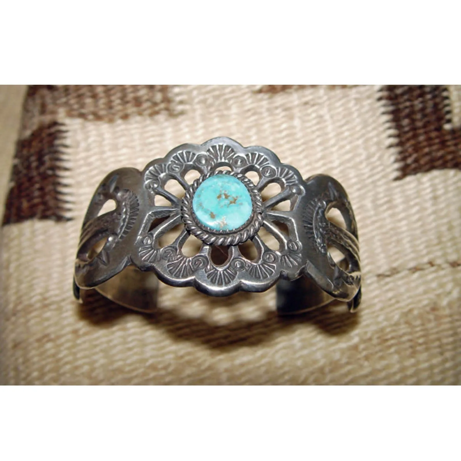 Native American Jewelry : Navajo : Kingman Turquoise Navajo Bracelet : NAJ-30