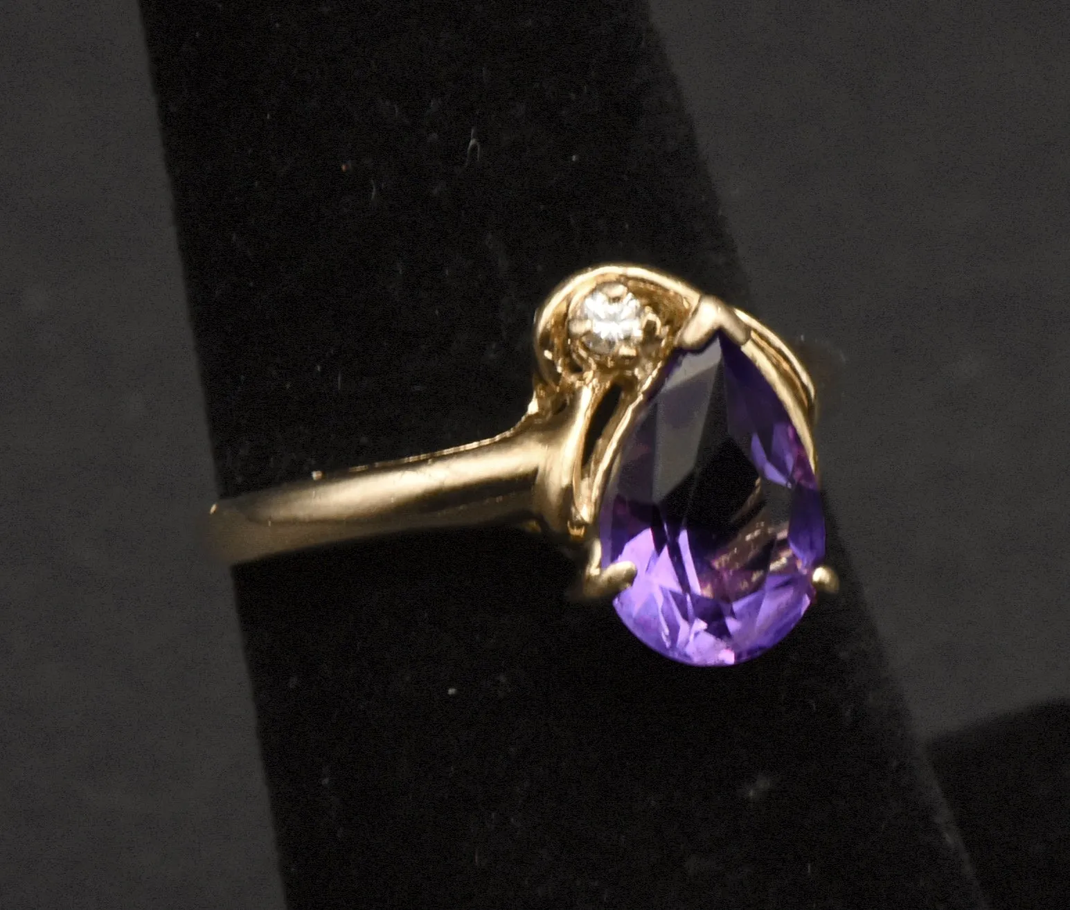 Vintage 14K Gold Amethyst and Diamond Ring - Size 6.5