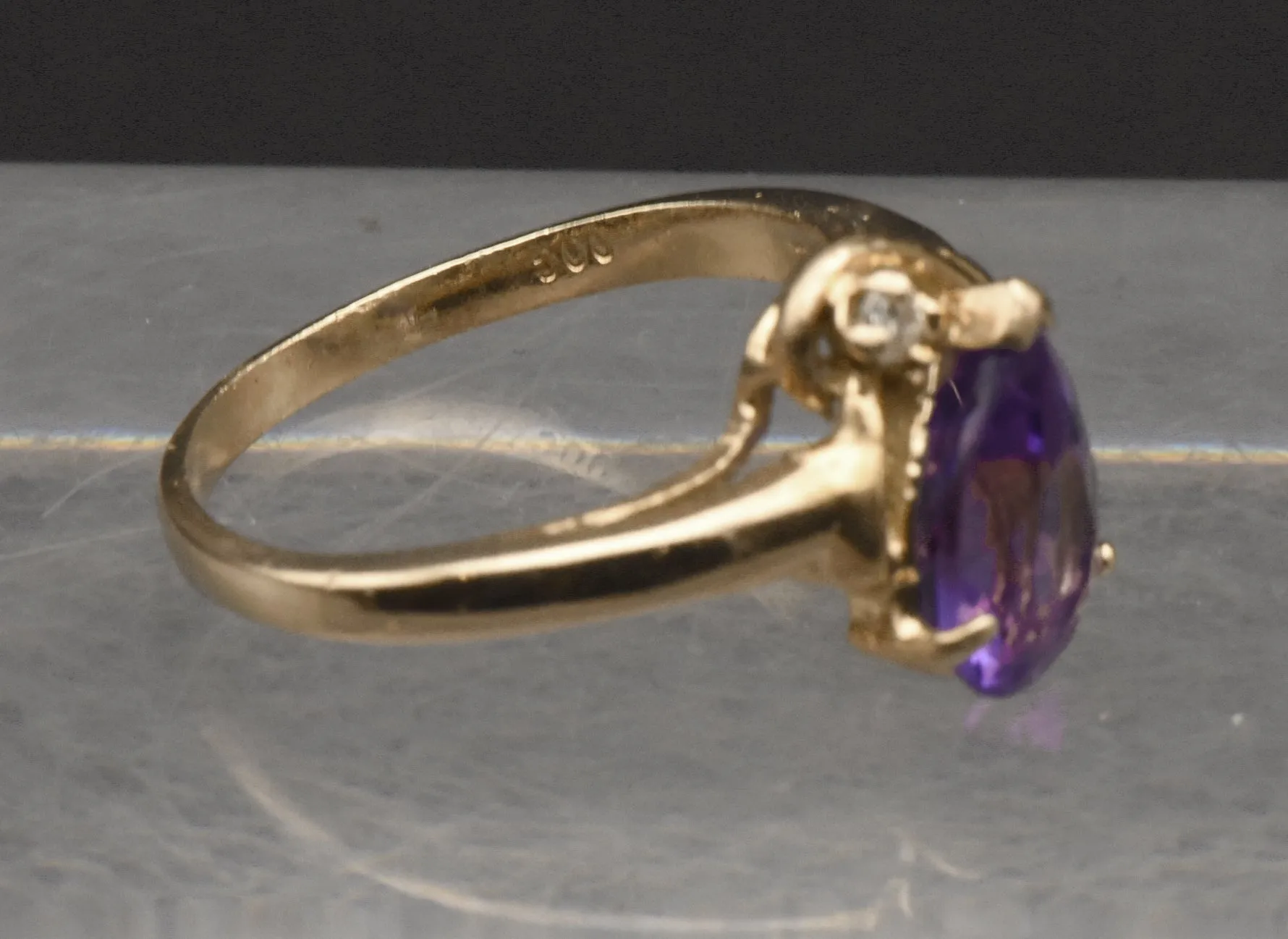 Vintage 14K Gold Amethyst and Diamond Ring - Size 6.5